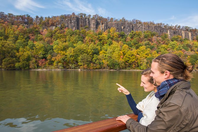 New York Fall Foliage Sail up the Hudson River - Picnics, hot cocoa, and staying warm on deck