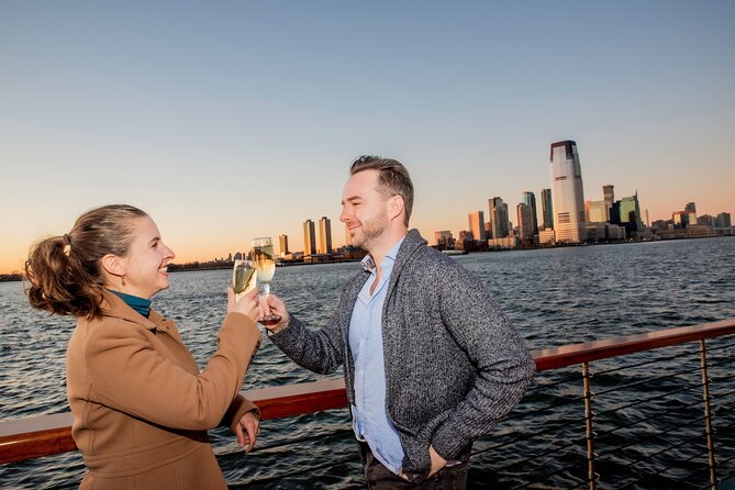 New York Harbor Live Holiday Jazz Cruise - What’s included: one drink and Christmas cookies (and how to plan the rest)
