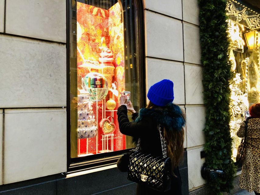 New York Holiday Lights and Movie Sites Bus Tour - From Buddy’s Elf Apartment to Fifth Avenue Storefront Lights