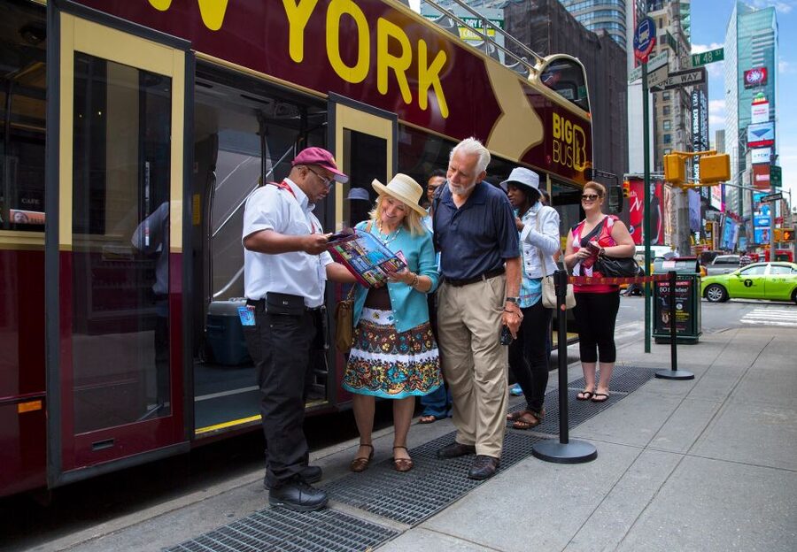 New York: Hop-on Hop-off Sightseeing Tour by Open-top Bus - Using the Big Bus app and audio earbuds without losing your stop