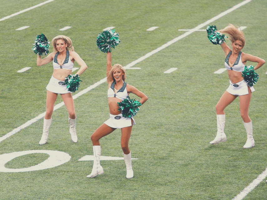 New York: New York Jets Football Game at Metlife Stadium - Crowd flow, rules, and cashless reality at MetLife