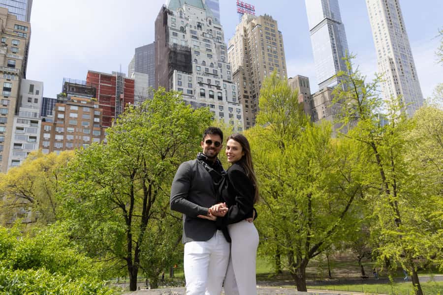 New York: Photoshoot in NYC Central Park 5th Ave - 5th Avenue photo moments: classic streets, strong angles