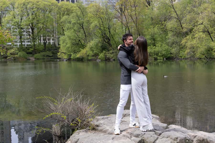 New York: Photoshoot in NYC Central Park 5th Ave - The flow: how the shoot typically moves between Plaza, street scenes, and park views