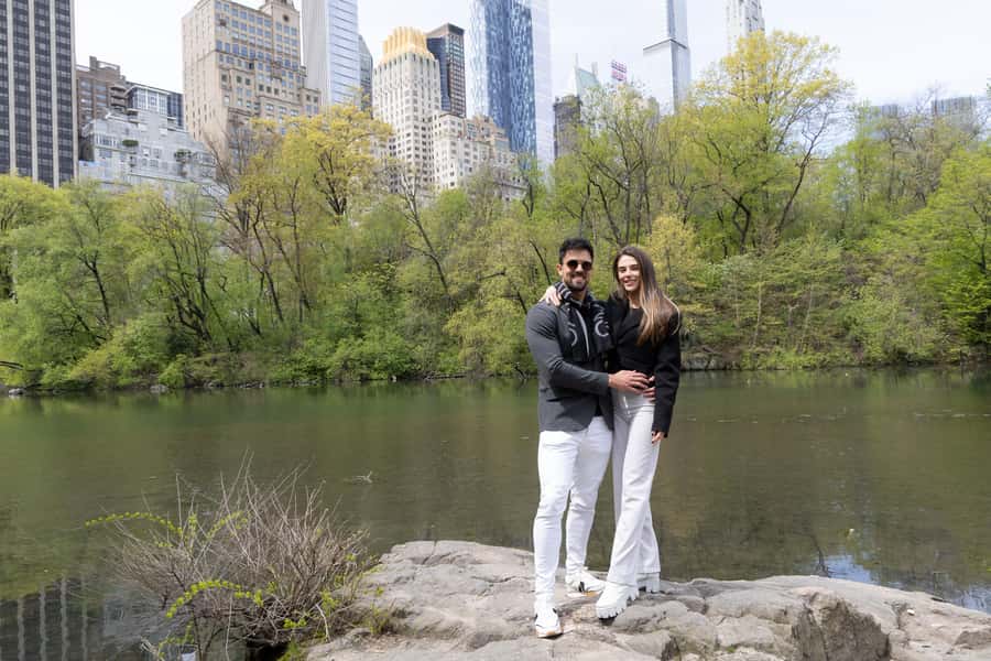 New York: Photoshoot in NYC Central Park 5th Ave - What you’ll actually receive: 50 to 80 edited photos, digital only