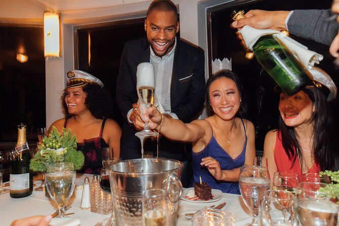 New York Pier 15 New Year's Eve Buffet Dinner Cruise - Dinner and the bar: buffet expectations vs. the reality