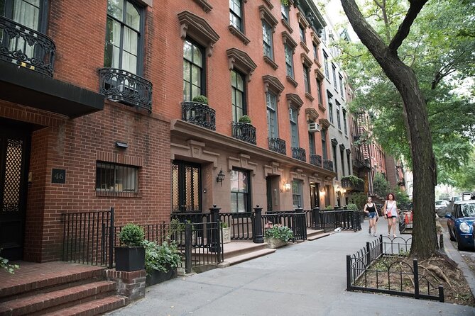 New York Private Food Tour with 6+ Tastings in Greenwich Village - How the Private Guide Personalizes Your Day