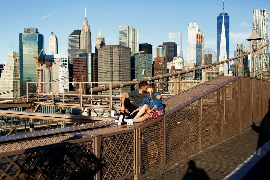 New York: Professional Photoshoot at Brooklyn Bridge - The Brooklyn Bridge Photo Stop: Skyline Angles and Pose Direction