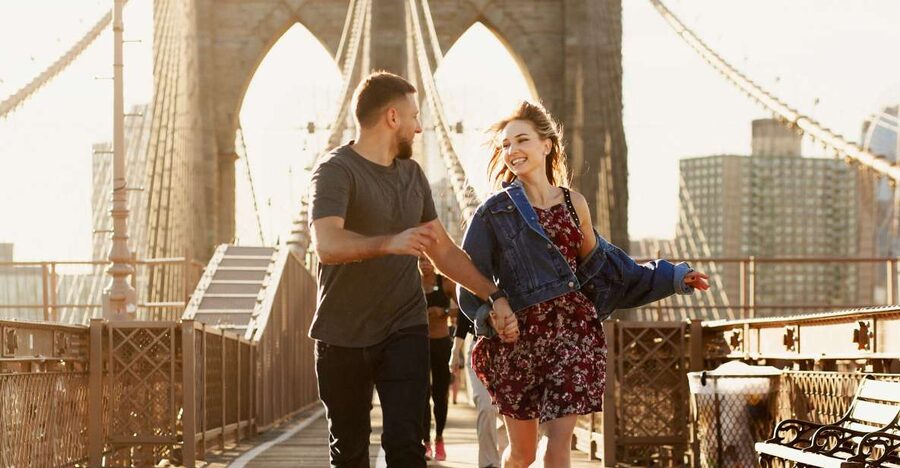 New York: Professional Photoshoot at Brooklyn Bridge - Meeting at ESCALERA PUENTE BROOKLYN Without the Stress