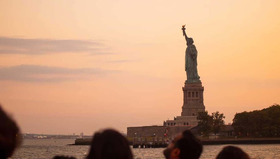 New York: Sunset Cruise with Statue of Liberty Views - Seating Strategy: General Admission vs Premium