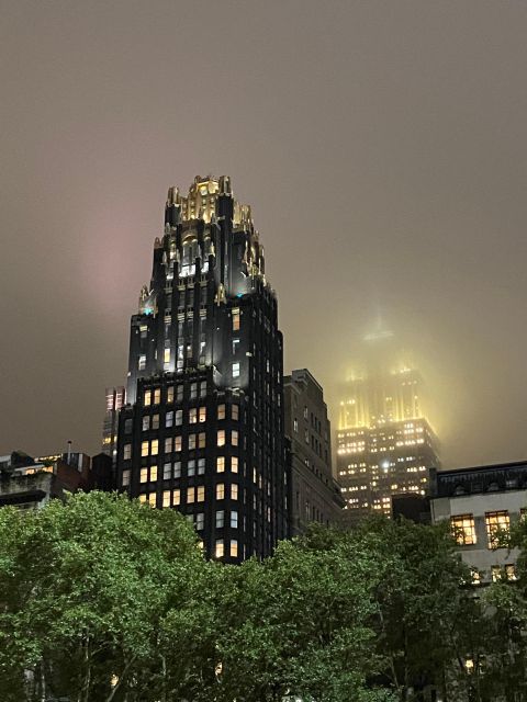 New York: The secret Greenwich Village with a local - Meet at Apple West on W 14th: how the walk starts and what you’ll do