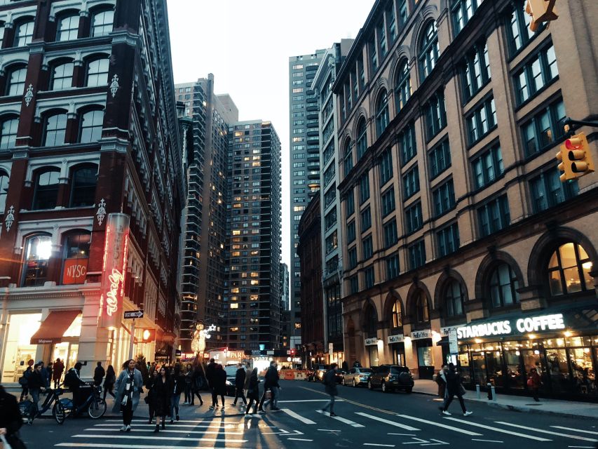 New York: The secret Greenwich Village with a local - Architecture spotting: brownstones and art deco details you can actually see