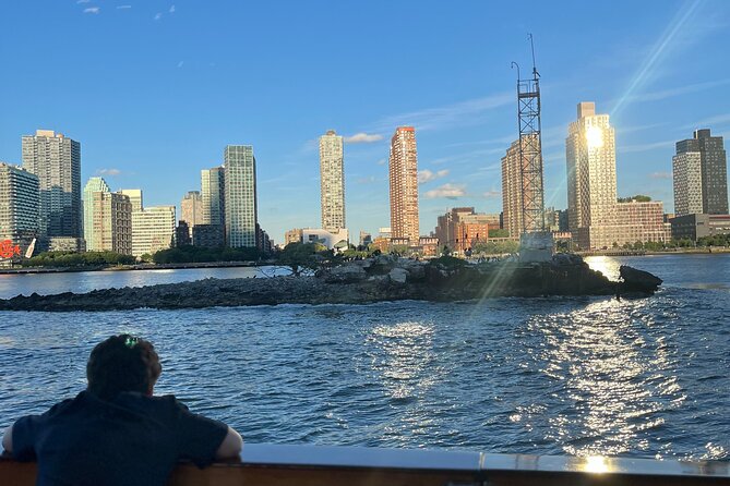 New York Urban Wildlife Sunset Boat Tour - Your Onboard Naturalist: Birds, Islands, and Waterfront Change