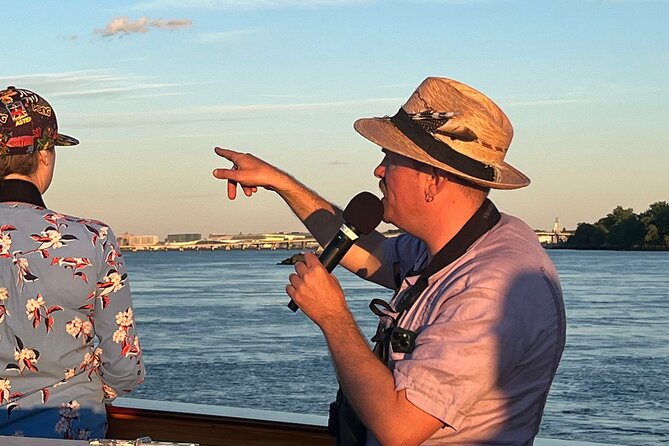 New York Urban Wildlife Sunset Boat Tour - Stop Two: Under the Brooklyn Bridge on the East River
