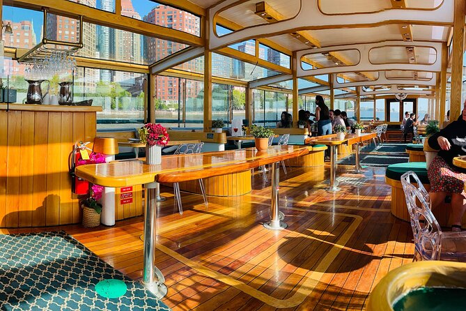 New York Urban Wildlife Sunset Boat Tour - Passing Roosevelt Island: Landmarks From the Waterline