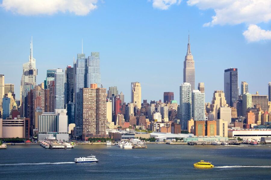 Newark Liberty International Airport: Manhattan Transfers - What You Get for $215: Fixed Price With Taxes, Tolls, and Gratuity Included