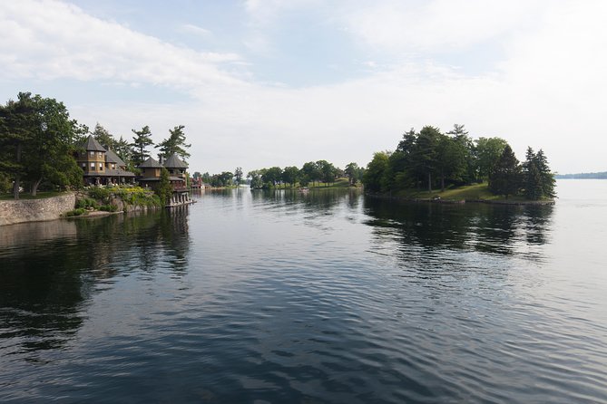 Niagara Falls, Toronto and 1000 Islands, 3 Day Tour from NYC - Guides Can Make or Break a Busy Day