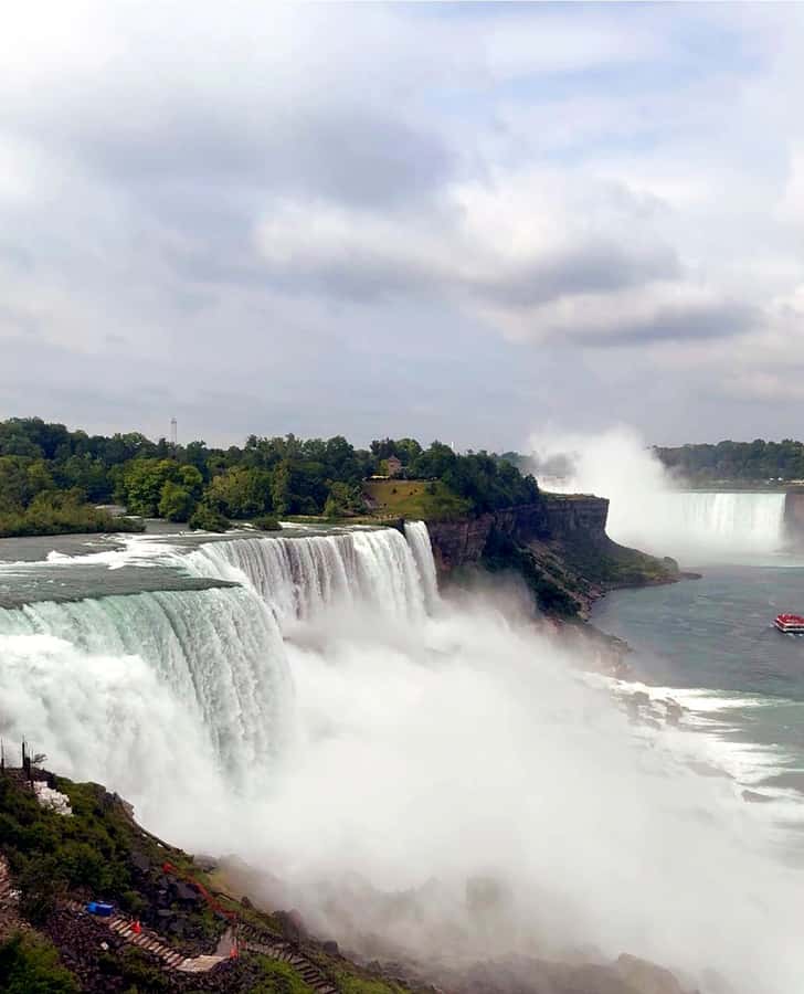 Niagara Falls Tour from New York City - American Falls and Bridal Veil: quick photo time with big payoff