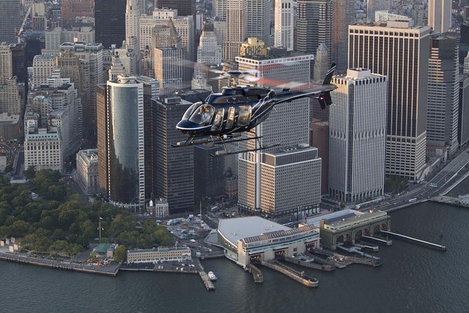 NY Helicopter Tour: Manhattan & Brooklyn (Heliport Fees Incl.) - On board experience: windows, comfort, and the reality of shared seating