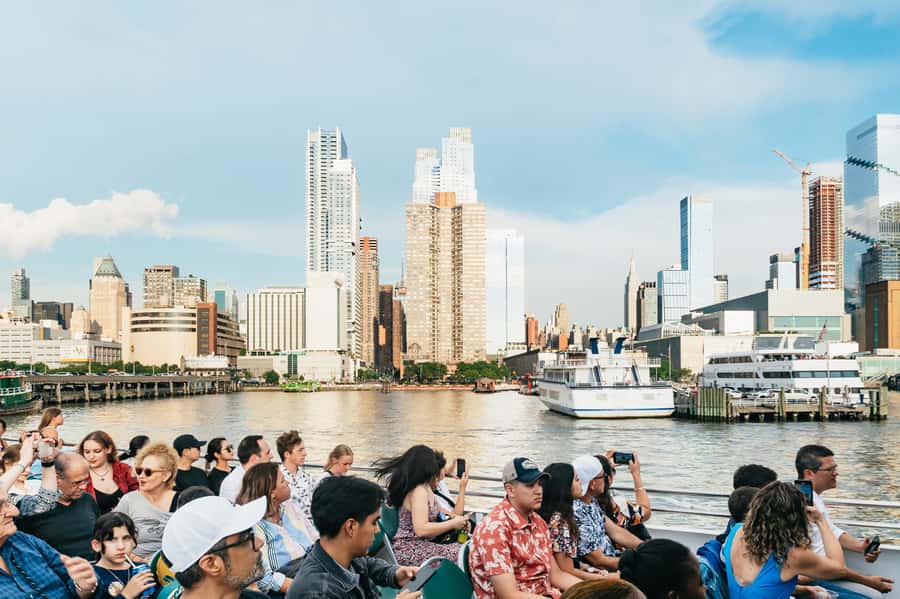 NYC: 4th of July Fireworks Party Cruise with Buffet & Drinks - Macy’s Fireworks, but with space and motion