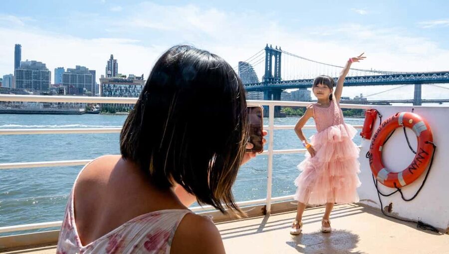 NYC: Bottomless Brunch Cruise - Sky Deck viewing: where panoramic photos actually happen