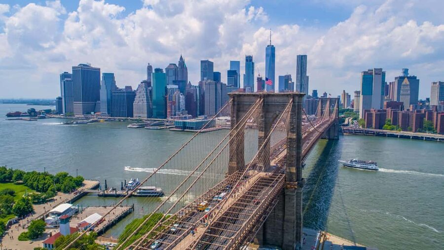 NYC: Brooklyn Bridge, DUMBO, and Skyline Small Group Tour - Jane’s Carousel and Brooklyn Bridge Park: classic Brooklyn moments with skyline payoff