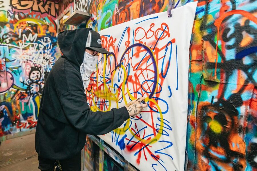 NYC: Brooklyn Graffiti Workshop with Local Artist - Arriving at 282 Meserole St in the heart of Bushwick