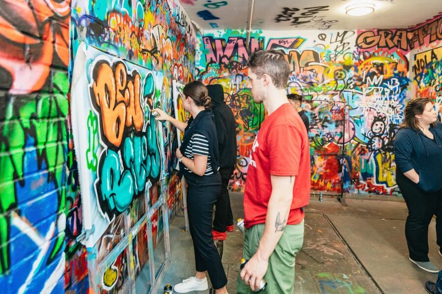 NYC: Brooklyn Graffiti Workshop with Local Artist - What the 1-hour experience feels like, from hello to finished piece