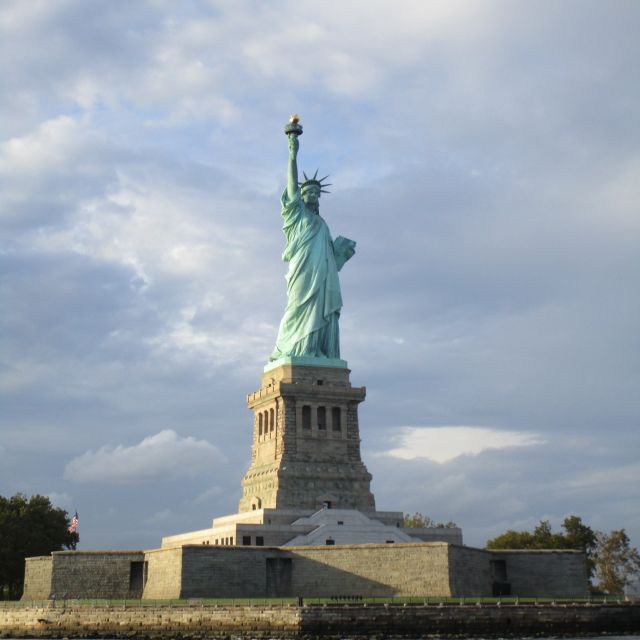 NYC: Brooklyn Sightseeing Sailboat Cruise - Getting Oriented at One15 Brooklyn Marina