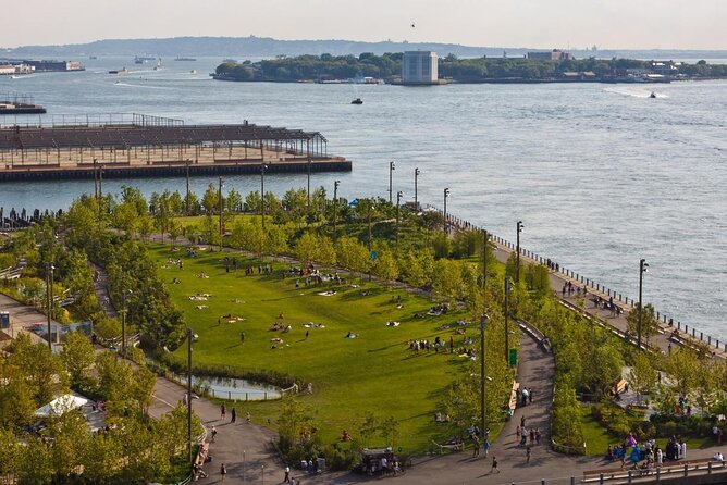 NYC Bus Tour of Brooklyn, Bronx, Queens: Art, Food & Sports - Williamsburg-area Hasidic culture: a respectful snapshot, not a long visit