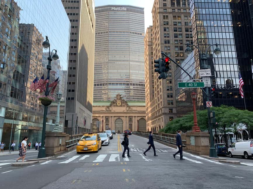 NYC: Bus Tour to Superhero Film Locations - Spider-Man Stops: The Daily Bugle Office and Midtown Corners