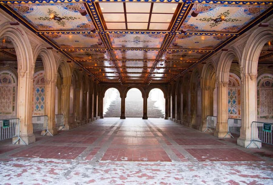NYC: Central Park Guided Walking Tour English-Spanish - From Dipway Arch to the Wollman Rink: bridges, water, and photo angles