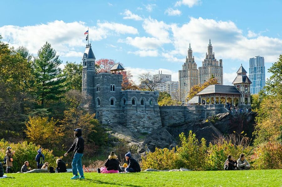 NYC: Central Park Pedicab Tour with Photo Stops - Shakespeare Garden, Belvedere Castle, and the Strawberry Fields Shift