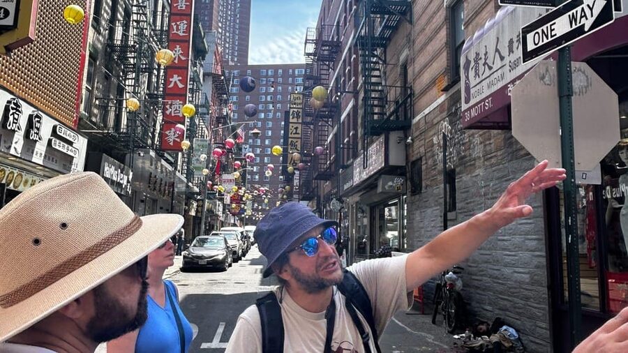NYC: Chinatown & Little Italy Food Tour (4 Food Stops Incl.) - Why Mott and Mulberry Streets are the real star of this walk