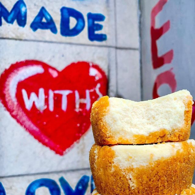 NYC: Chinatown & Little Italy Food Tour with 8 Tastings - Columbus Park and Five Points: the tour starts with a story that sticks