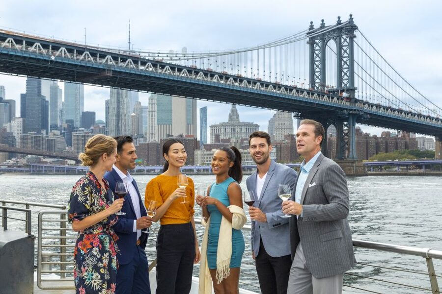NYC: Christmas Day Buffet Brunch or Dinner Harbor Cruise - Should You Book This Christmas Day Harbor Cruise?