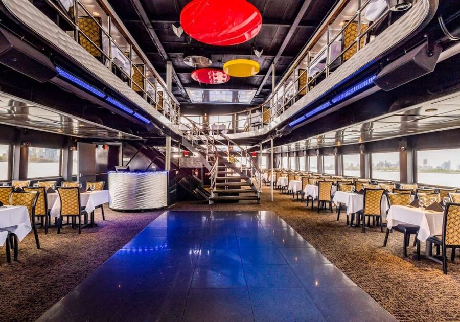 NYC: Christmas Day Buffet Brunch or Dinner Harbor Cruise - Christmas Day Buffet Brunch vs Dinner: What You Should Expect to Eat