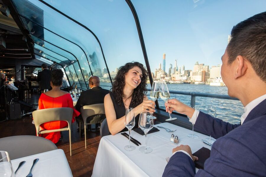 NYC: Christmas Eve Gourmet Brunch or Dinner Harbor Cruise - Live music and where to watch the night