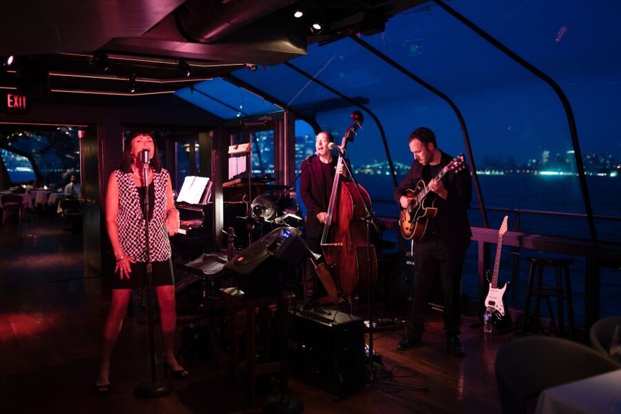 NYC: Christmas Eve Gourmet Brunch or Dinner Harbor Cruise - Is the live holiday atmosphere worth $158?