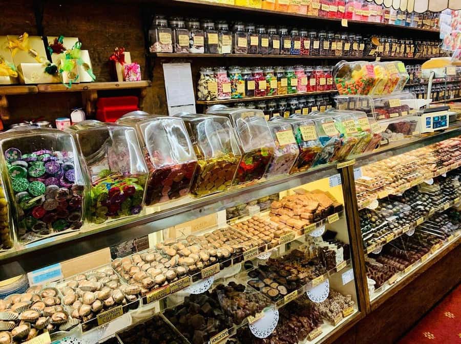 NYC: Christmas Holiday Guided Walking Tour with Dessert - Meeting under Sherman: the easiest starting point for Midtown