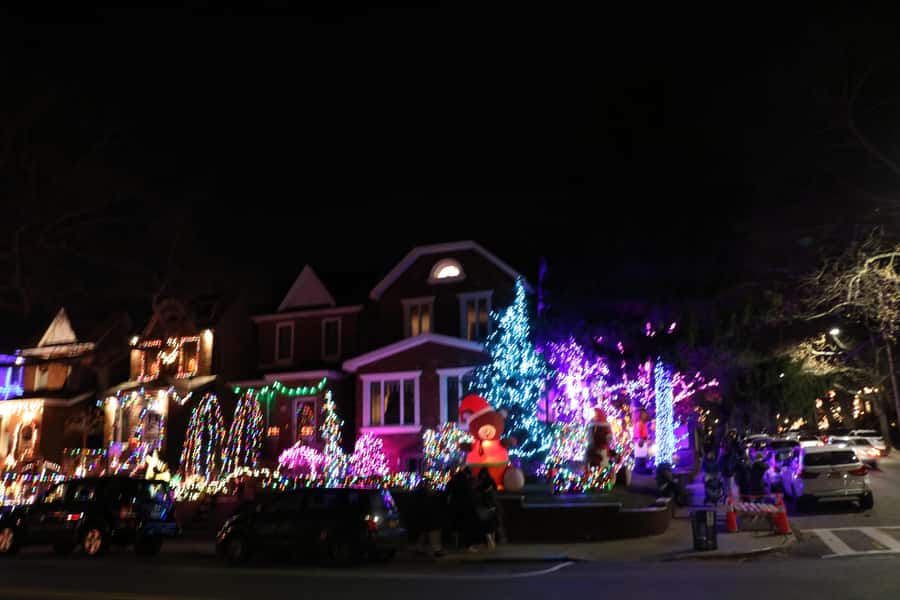 NYC: Christmas Lights Dyker Heights, Bay Ridge and DUMBO - Dyker Heights: the main event for Christmas lights lovers