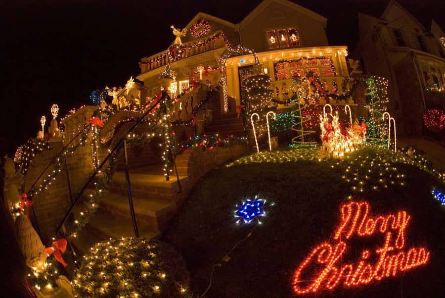 NYC: Christmas Lights Dyker Heights, Bay Ridge and DUMBO - The bus hops: using time wisely between neighborhoods