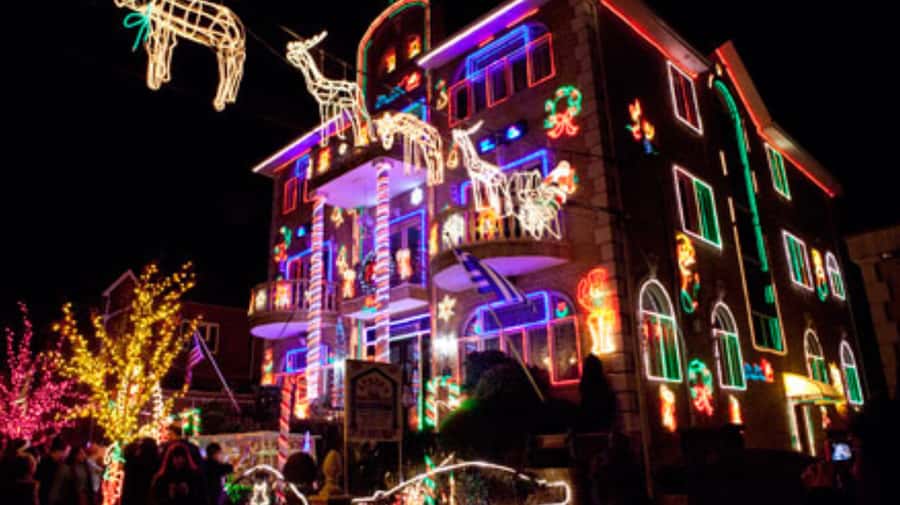 NYC: Christmas Lights Tour and Dyker Heights - Why this Brooklyn Christmas route works in a short 4 hours