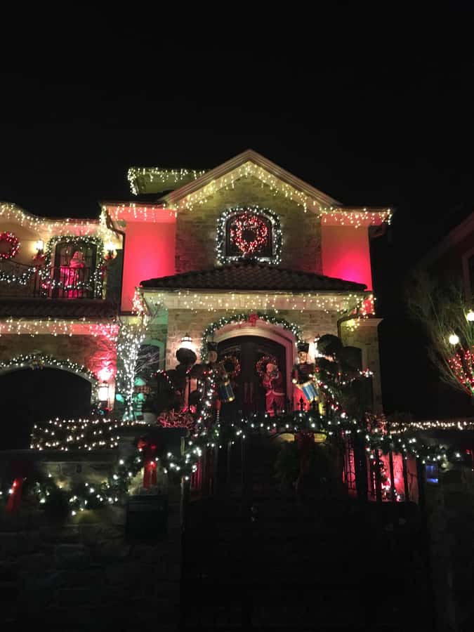 NYC: Christmas Lights Tour and Dyker Heights - Times Square meeting point: how to start without stress