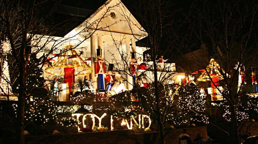 NYC: Christmas Lights Tour and Dyker Heights - DUMBO after dark: cobblestones, skyline views, and a photo-friendly change of pace