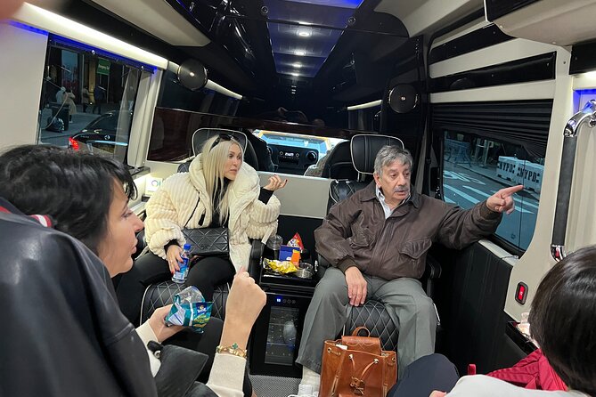 NYC Christmas Lights Tour by Limousine, SUV Or VAN. Dyker Heights - The vehicle choice: limo, SUV, or van and why it changes the mood
