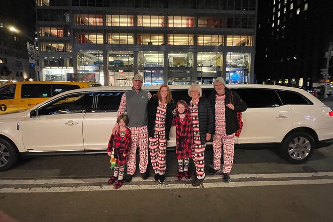NYC Christmas Lights Tour by Limousine, SUV Or VAN. Dyker Heights - Brooklyn Bridge in the DUMBO area: your best skyline photo break