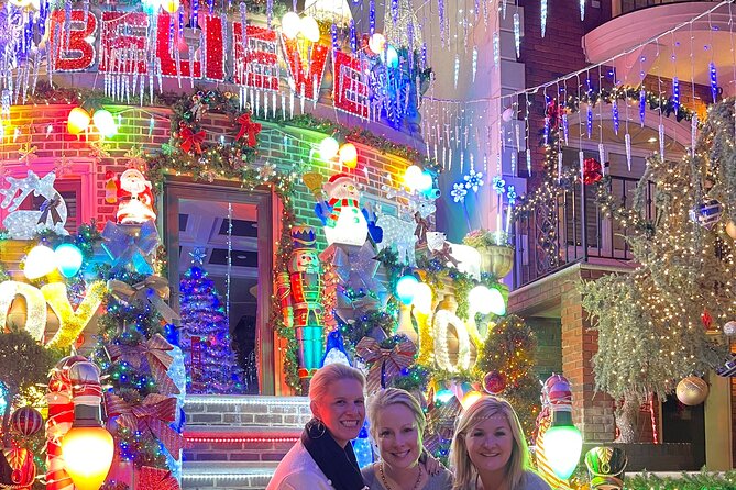 NYC Christmas Lights Tour by Limousine, SUV Or VAN. Dyker Heights - Dyker Heights: what those 30 minutes are really for