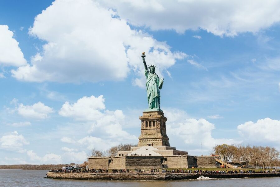 NYC: Circle Line 1.5-Hr Landmarks Skip-The-Box-Office Cruise - Hudson River and East River routing: why the water makes it easier