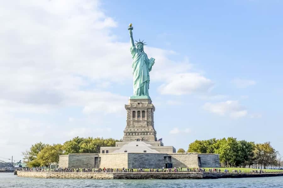 NYC: Circle Line 1-Hr Statue of Liberty Skip-The-Line Cruise - Pier 83 Check-In and Getting Seated for the Best Views
