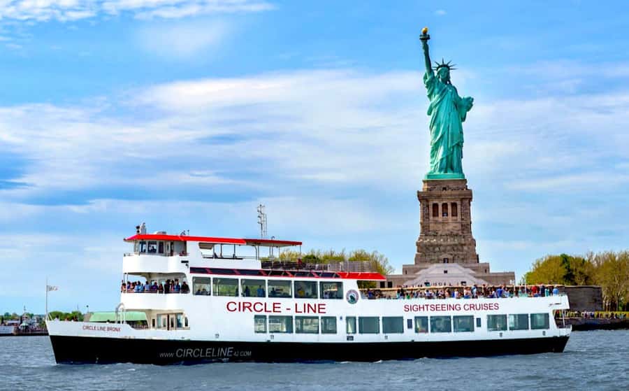NYC: Circle Line 1-Hr Statue of Liberty Skip-The-Line Cruise - Midtown Icons First: Empire State, Chrysler, and the High Line Angle